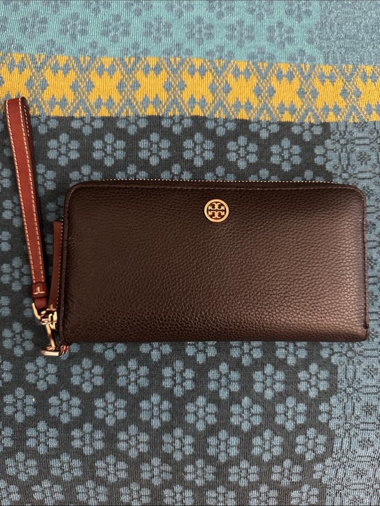 Tory Burch Handbags - Tory Burch Black Pebbled Zip Continental Leather Wristlet Wallet